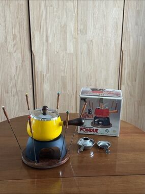 Vintage 1970s M. Kamenstein 2 Qt Bright Yellow Porcelain Enamel Fondue  Set